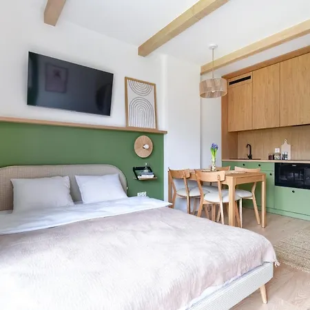Apartament 4 Pory Roku- 200m Plaza, Prywatny Parking *