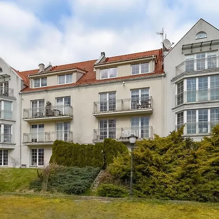 4 Pory Roku- 200m Plaza, Prywatny Parking Apartment