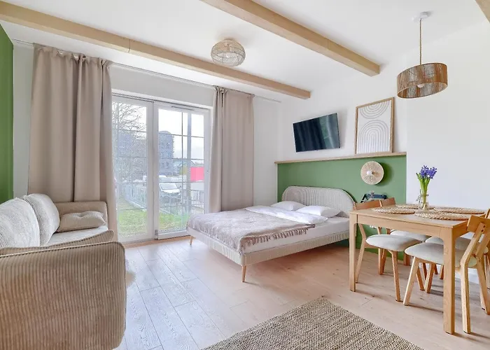 4 Pory Roku- 200m Plaza, Prywatny Parking